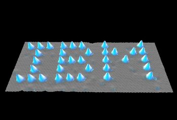 用STM移动氙原子排出的“IBM”图案 用STM移动氙原子排出的“IBM”图案