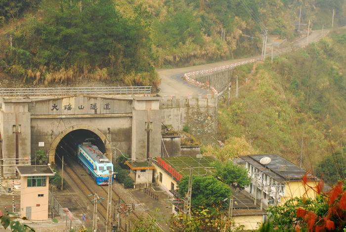 京广铁路大瑶山隧道 京广铁路大瑶山隧道