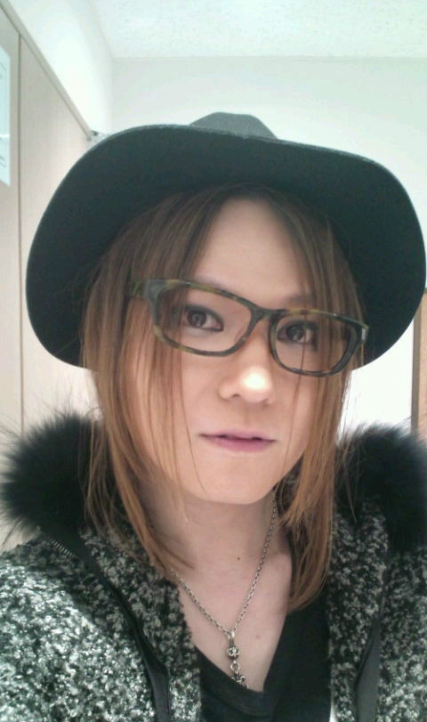 戴眼镜的YUKI