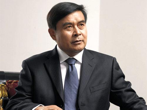 陈育新(希望集团创始人)
