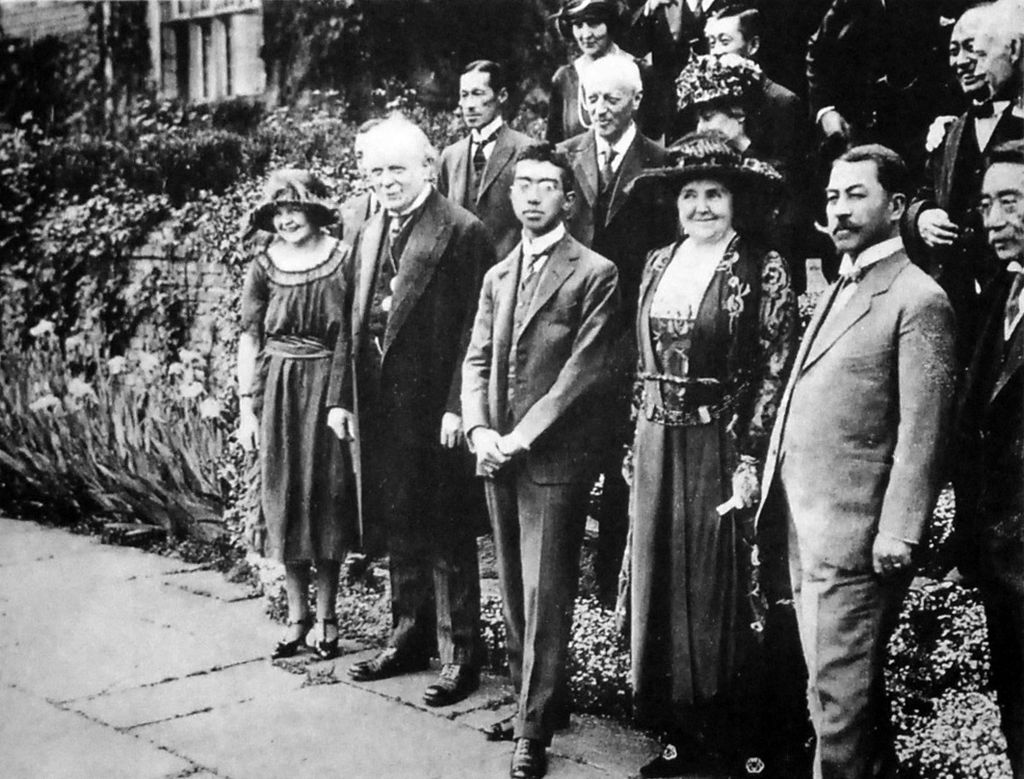 1921年访问英国时与首相劳合·乔治合影 1921年访问英国时与首相劳合·乔治合影