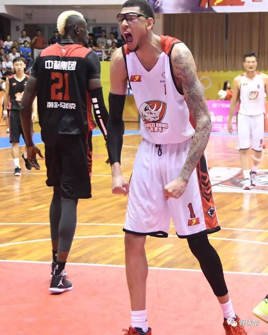 NBL广西时期(第一场比赛40分19板7帽2助) NBL广西时期(第一场比赛40分19板7帽2助)
