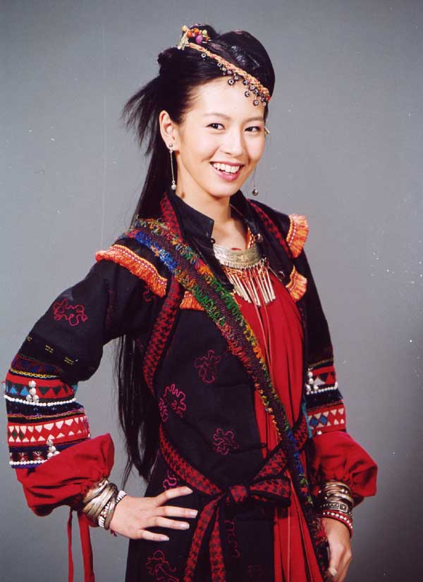 言言 饰 阿奴