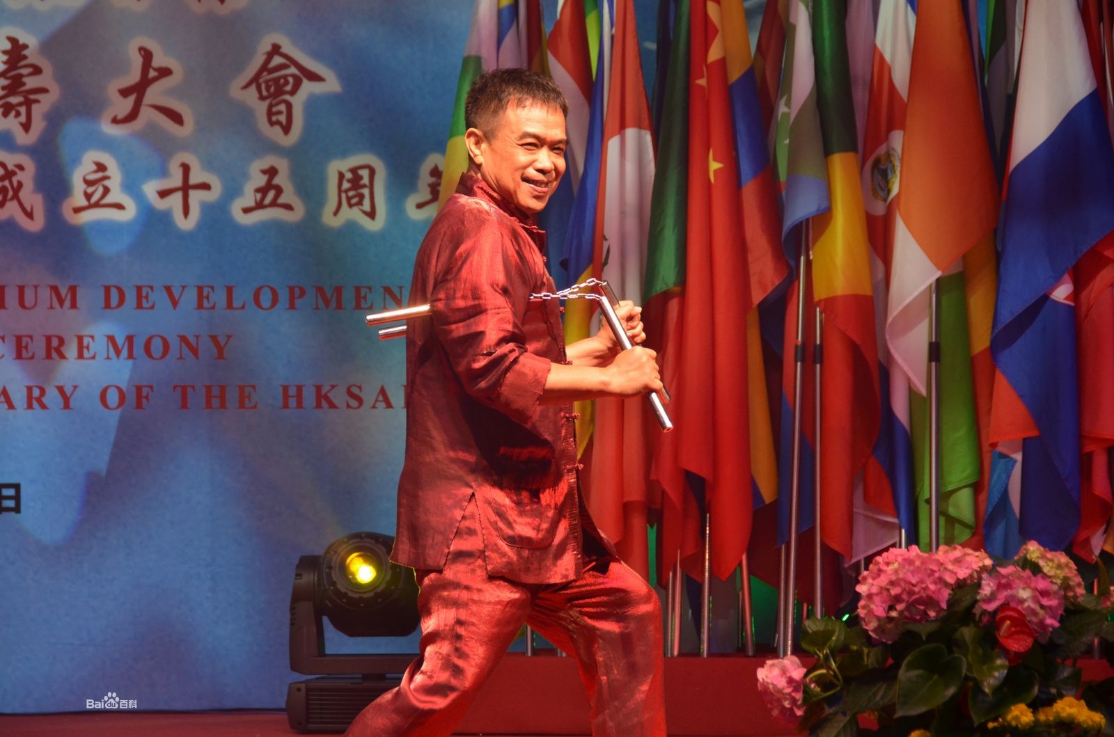 李炎才为世界和平祈祷大会献演双截棍 李炎才为世界和平祈祷大会献演双截棍