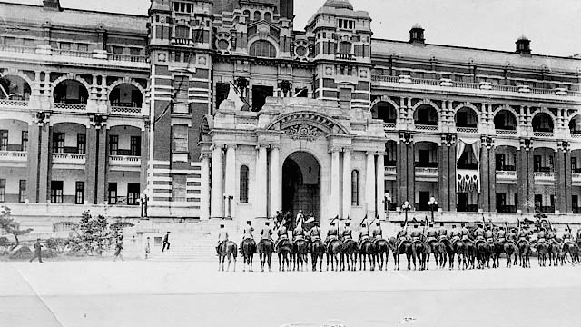 1923年骑兵于台湾总督府前迎接裕仁 1923年骑兵于台湾总督府前迎接裕仁