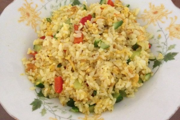 咖喱蛋炒饭 咖喱蛋炒饭