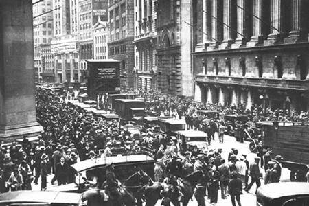 1929年10月29日人群聚集在纽约华尔街 1929年10月29日人群聚集在纽约华尔街