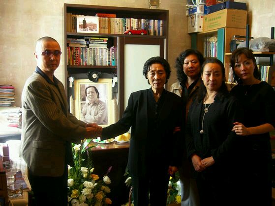 徐少华、杨琨夫妇悼念恩师翟剑萍 徐少华、杨琨夫妇悼念恩师翟剑萍