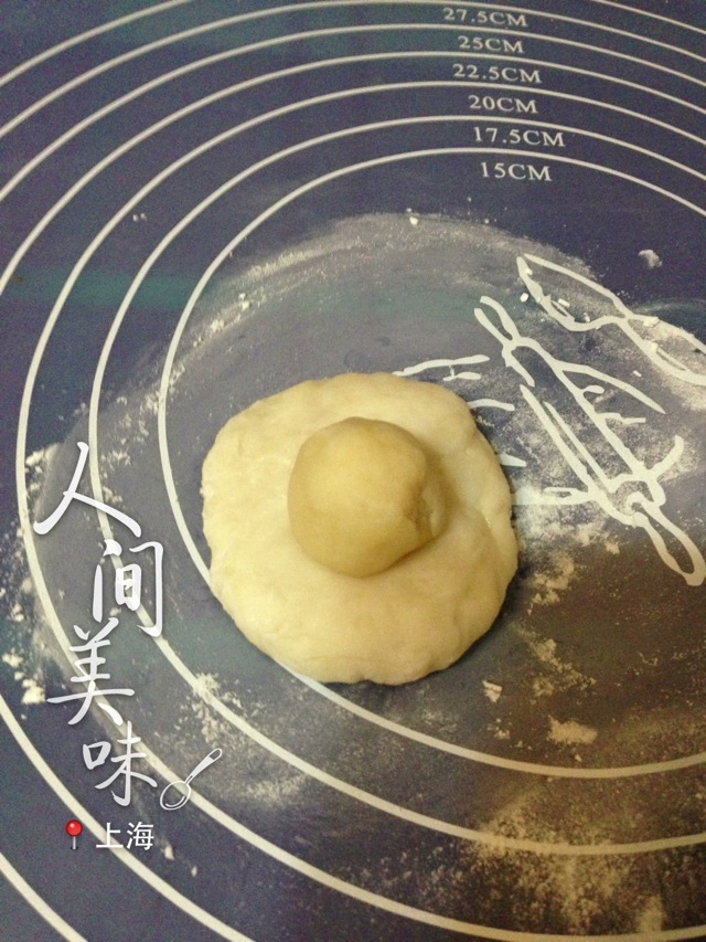 五彩蛋黄酥