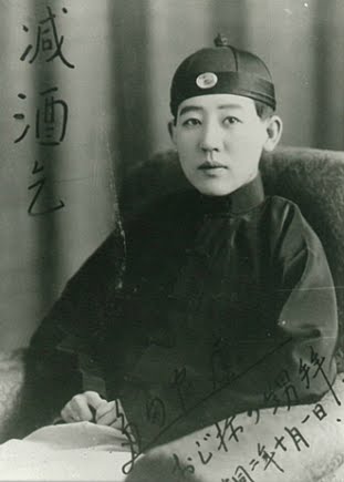 男装女谍 男装女谍