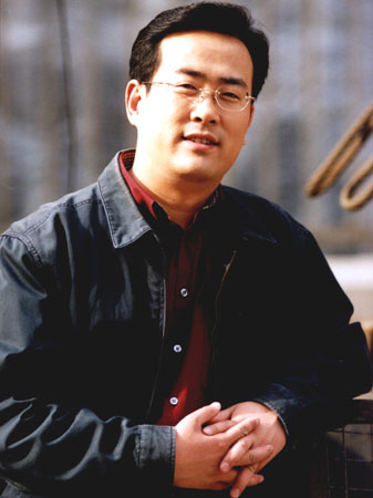 主持人曲向东 主持人曲向东