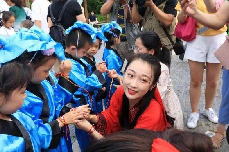 拴五色丝线 拴五色丝线