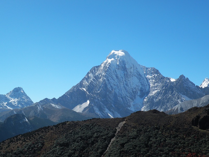 亚丁(中国四川甘孜州稻城县日瓦乡风景区) 亚丁(中国四川甘孜州稻城县日瓦乡风景区)