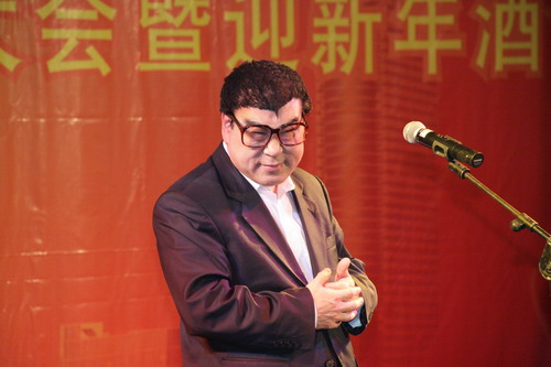 任世和老师在模仿尹相杰 任世和老师在模仿尹相杰