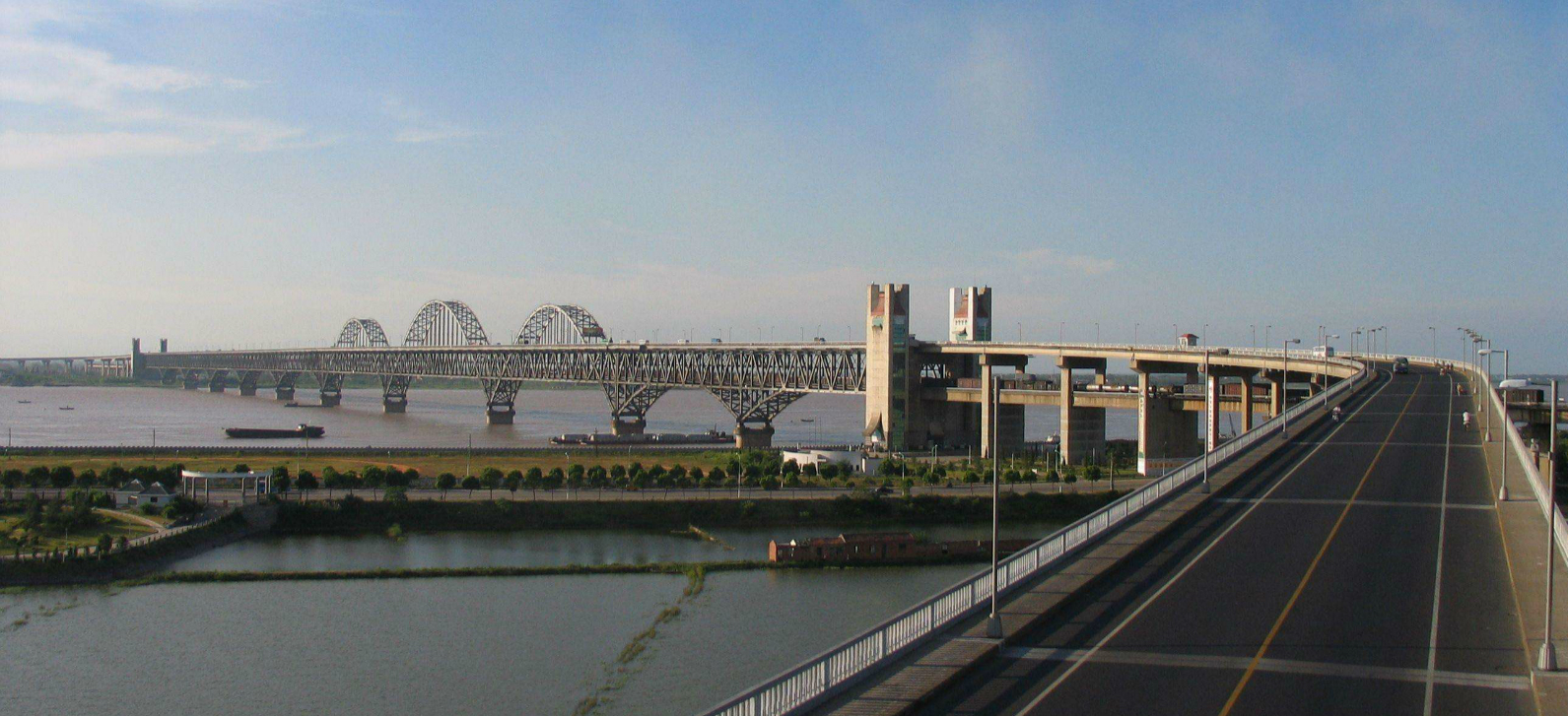 京九铁路纵跨长江衔接南北 京九铁路纵跨长江衔接南北