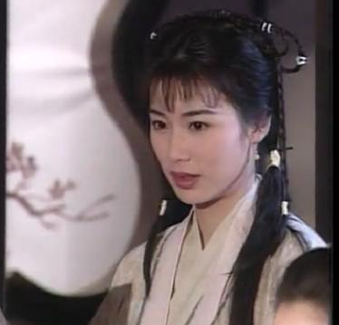 眉目如画，清雅秀丽。