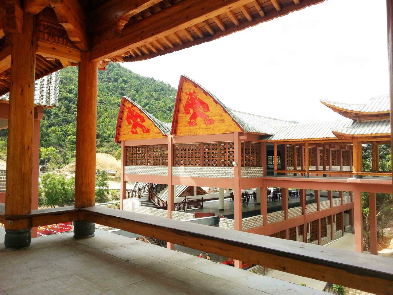 红峡谷漂流的木走廊