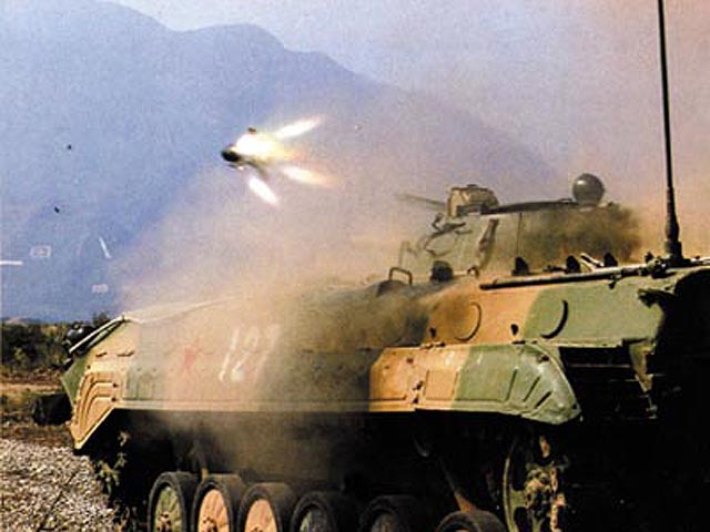86式履带式步兵战车发射飞弹 86式履带式步兵战车发射飞弹
