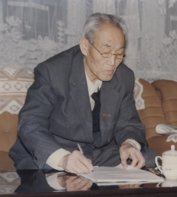 章申(国家水产总局办公室负责人)