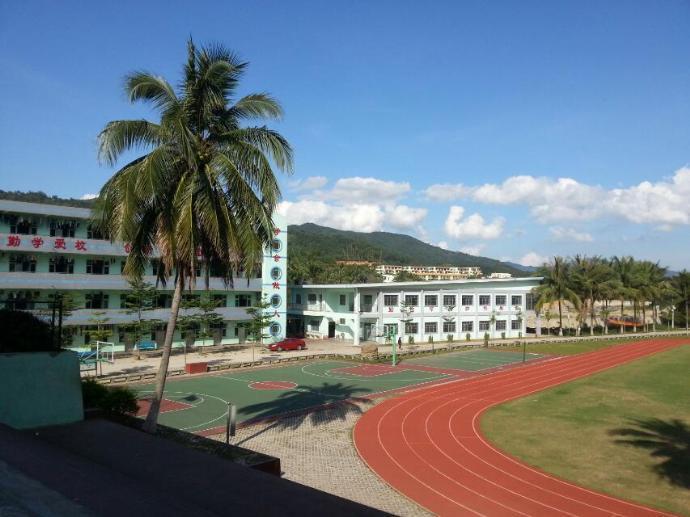 五指山红星学校