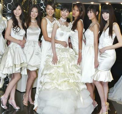 伴娘(婚礼场合的角色) 伴娘(婚礼场合的角色)