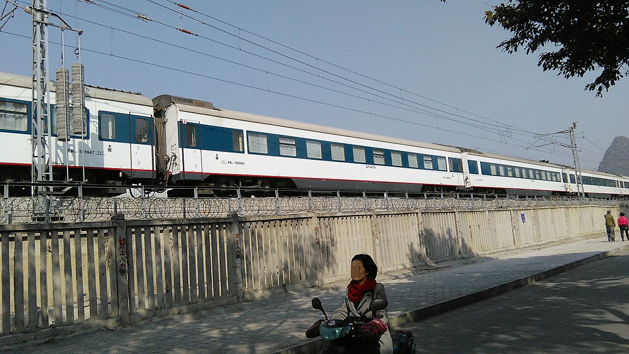 Z5/6次列车编组中9号软卧车，南宁站换乘T8701次列车的4/L1号车厢