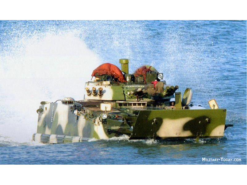 ZBD-97步兵战车水上浮渡 ZBD-97步兵战车水上浮渡