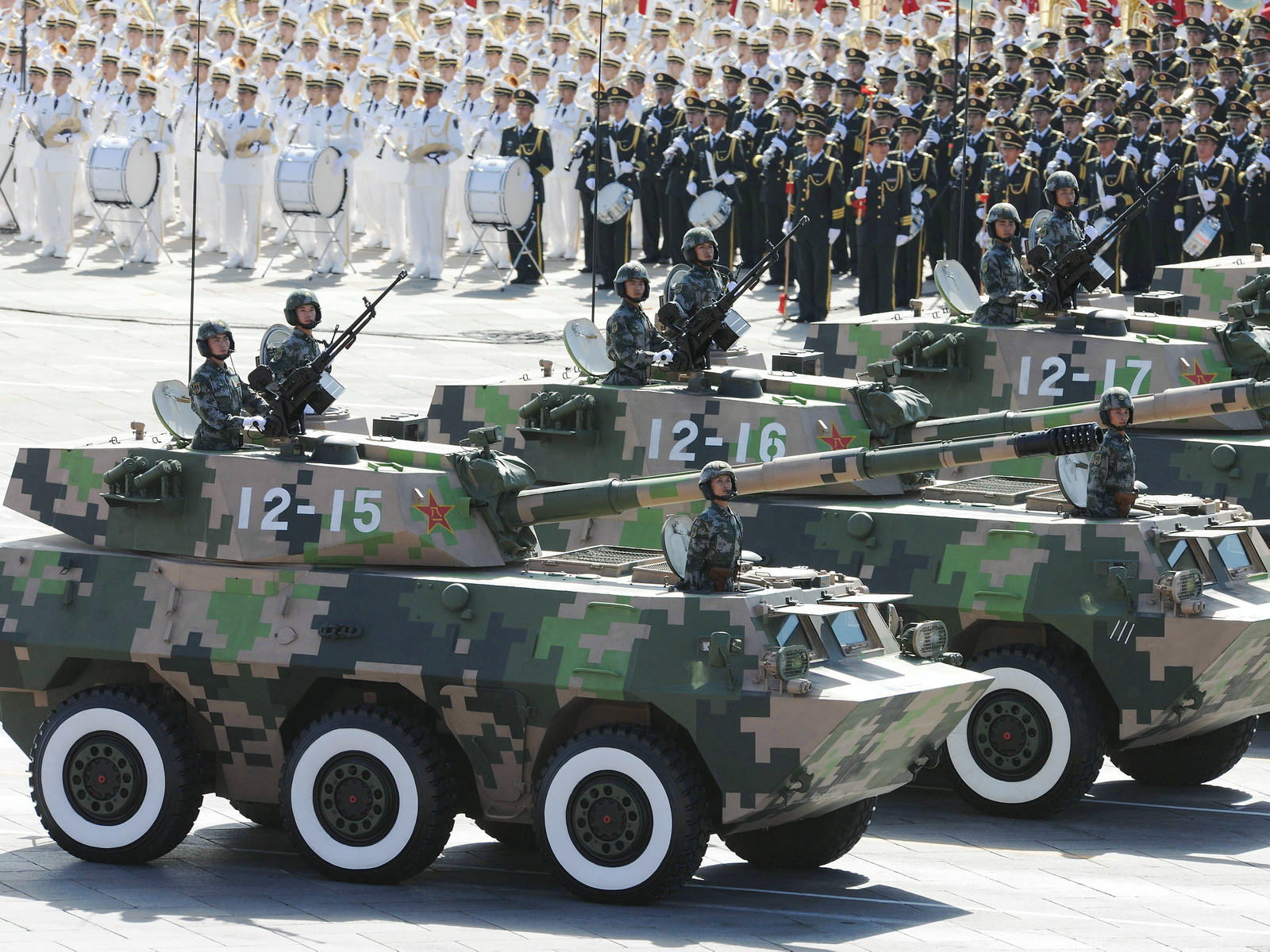 PTL-02轮式突击炮在国庆阅兵式上亮相 PTL-02轮式突击炮在国庆阅兵式上亮相