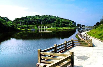 帽峰山北侧的九龙涧 帽峰山北侧的九龙涧