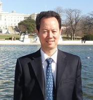 马明良教授在美国国会大厦前留影