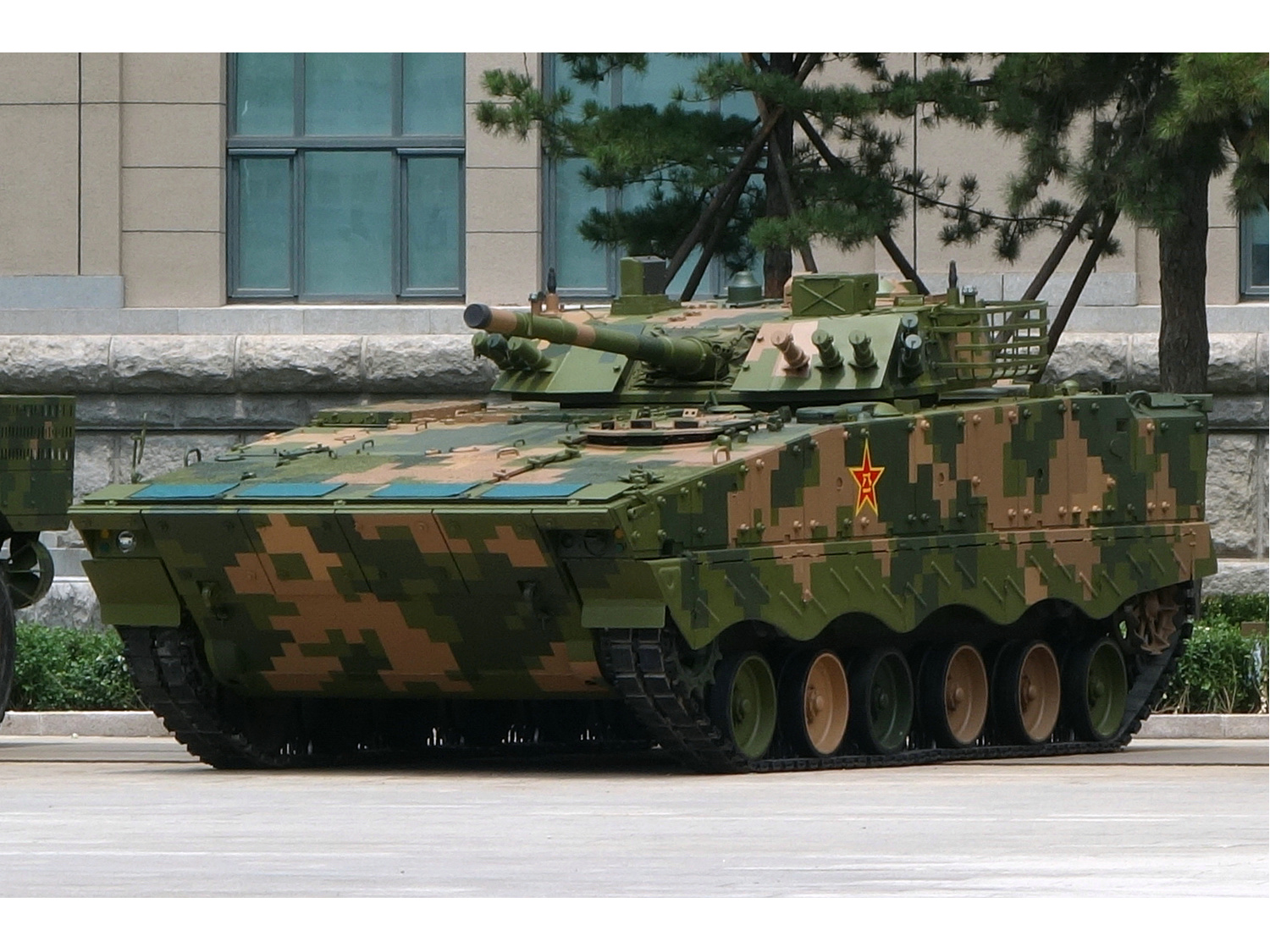 在军事博物馆展出的ZBD-04A步兵战车 在军事博物馆展出的ZBD-04A步兵战车