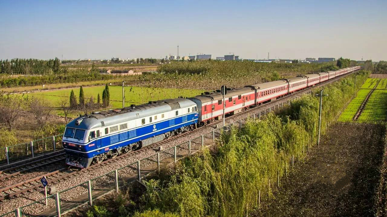 京九铁路曾经的主力机车是东风系列内燃机车 京九铁路曾经的主力机车是东风系列内燃机车
