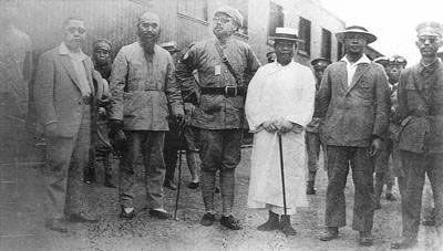郑州会议与会者合影(前排左二于右任)1927 郑州会议与会者合影(前排左二于右任)1927