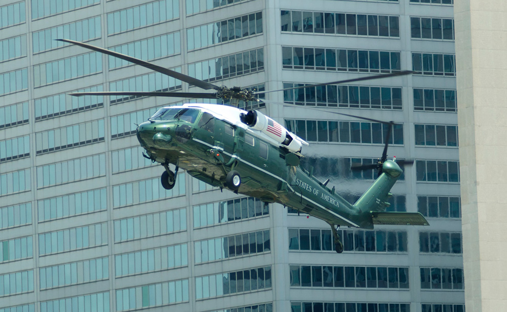 VH-60N涂有白绿相间的颜色 VH-60N涂有白绿相间的颜色