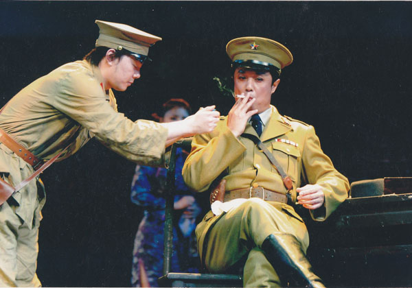 歌剧《野火春风斗古城》中饰演关敬陶 歌剧《野火春风斗古城》中饰演关敬陶