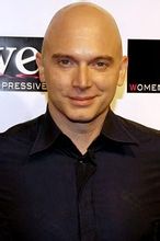 Michael Cerveris 饰演 September