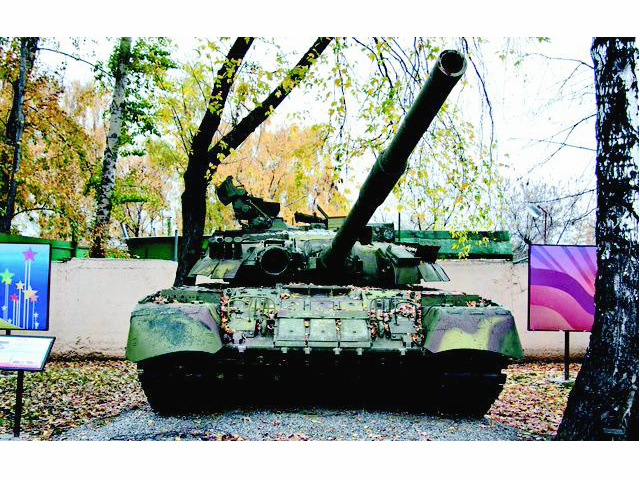 T-80U主战坦克