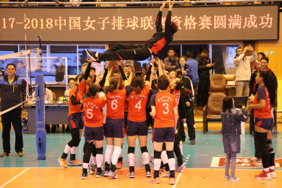 滇院女排3-0完胜河南女排获得第一名 滇院女排3-0完胜河南女排获得第一名