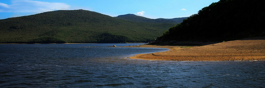镜泊湖水面及周边景观 镜泊湖水面及周边景观