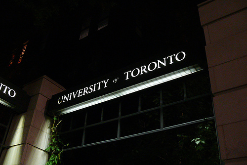 主校门侧，多伦多大学