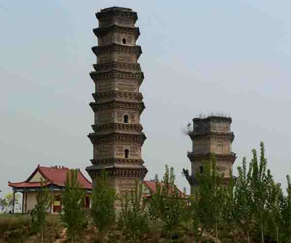 中牟县寿圣寺双塔 中牟县寿圣寺双塔