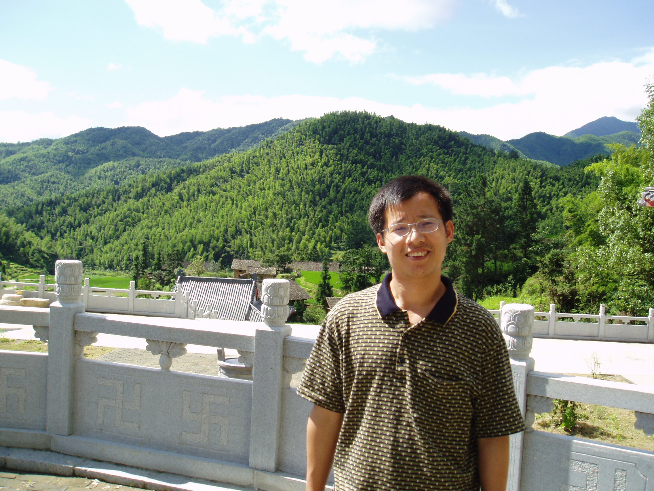 龚汝富 龚汝富