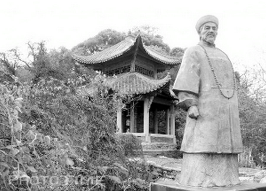 曾国藩铜像