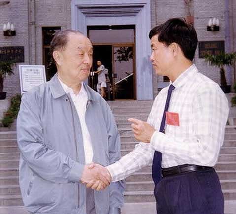 孙起孟接见全国优秀会员芮锡森 孙起孟接见全国优秀会员芮锡森