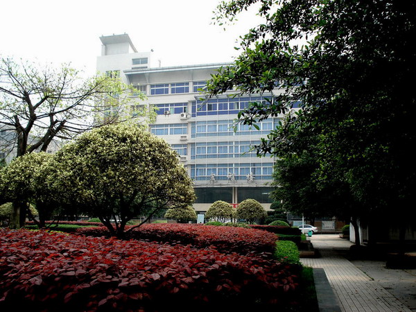 重庆工商大学套用技术学院
