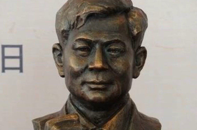 陈潭秋
