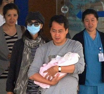 陈好首次产女 老公刘海峰现身 陈好首次产女 老公刘海峰现身