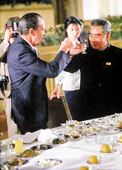 周恩来举行宴会欢迎尼克森