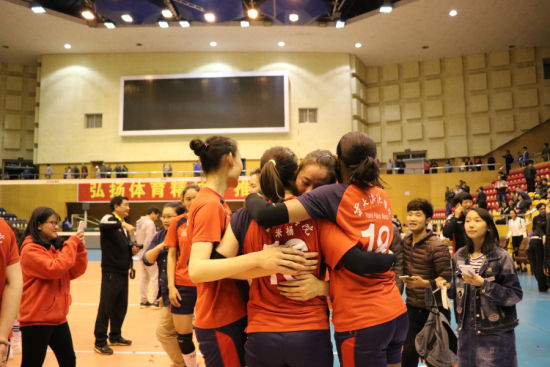 滇院女排3-0完胜河南女排获得第一名 滇院女排3-0完胜河南女排获得第一名