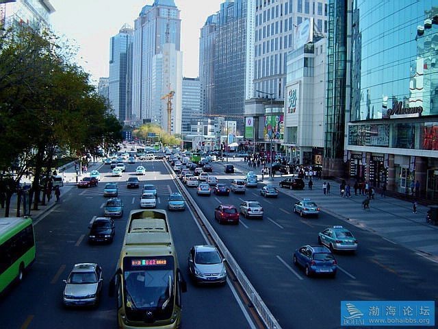 车水马龙的天津南京路